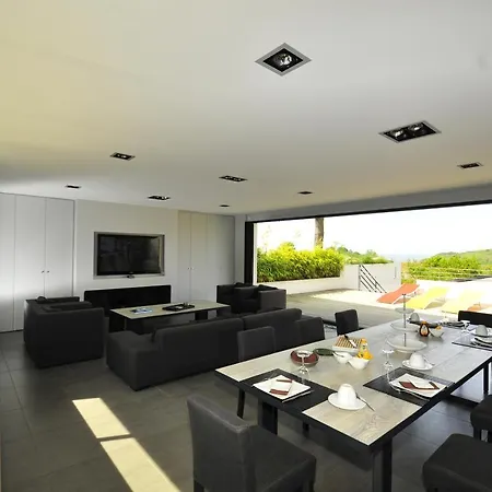 Saint-jean-de-luz Sleeps 8 Pool Wifi