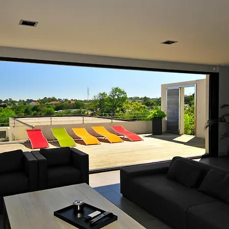 Saint-jean-de-luz Sleeps 8 Pool Wifi